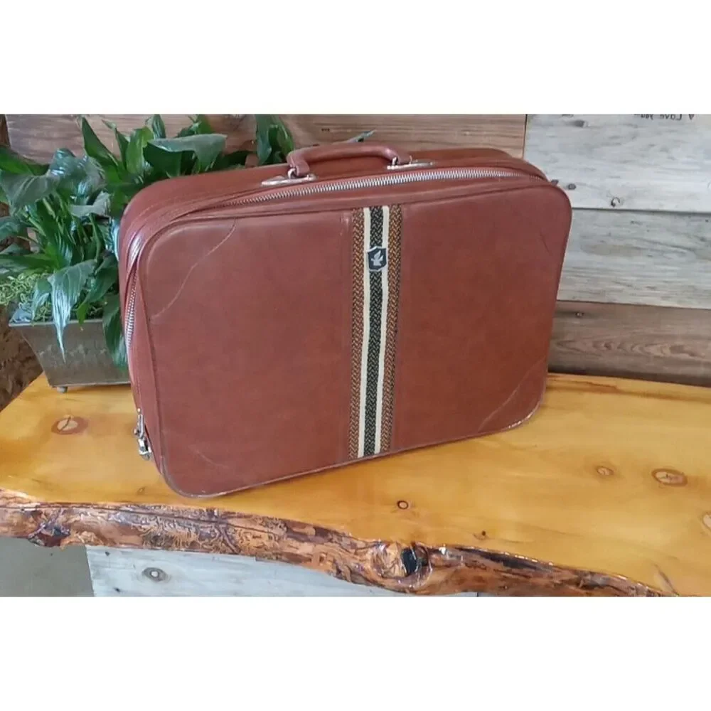 VTG Leather Overnight Suit Case Travel Bag Retro
